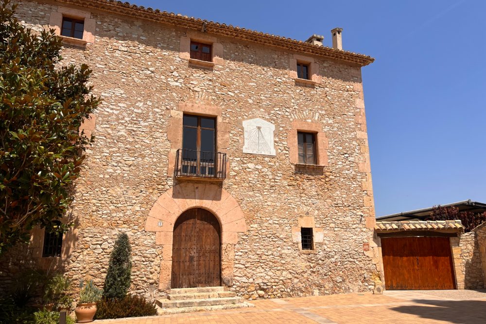 Plaza-de-la-Ermita-Masia-1