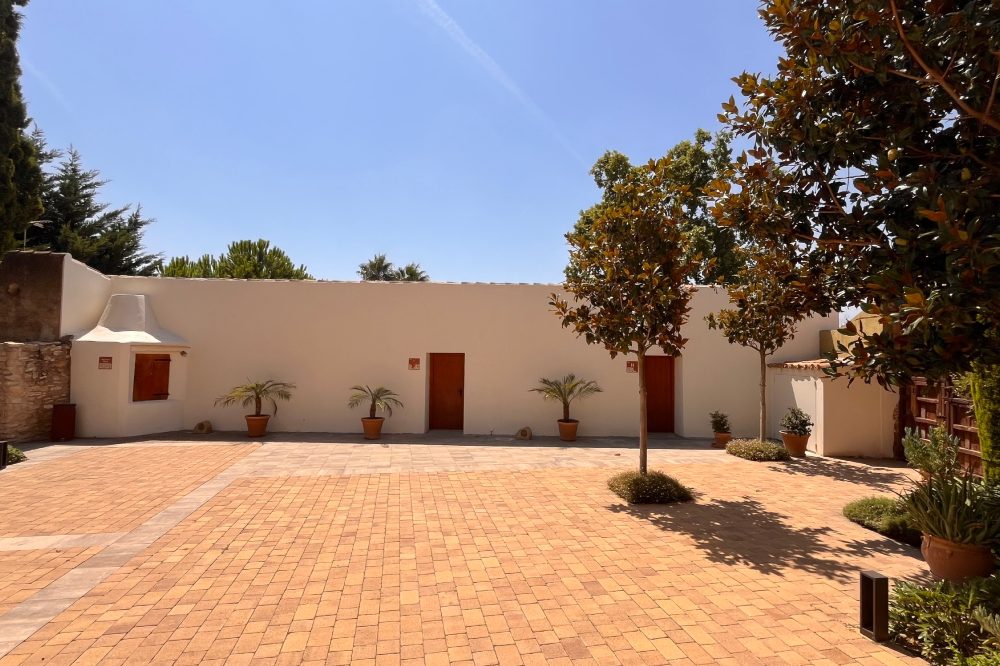Plaza-de-la-Ermita-Masia-2